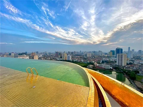 hồ bơi vô cực dát vàng độc bản