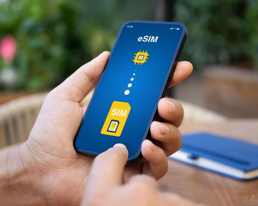 Chuẩn bị eSIM du lịch kết nối mạng